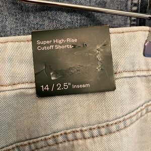 Women’s size 14 super high waisted shorts.